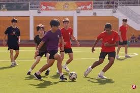 卡雷拉斯染红全程：对裁判让任意球重开不满染黄，随后抱怨吃直红