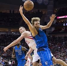 十三水高级摆法：为什么“同花顺”放在中道有时比放在底道更具杀伤力？（十三水进阶：为何同花顺摆中道有时比压底道更具威力）