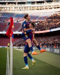 为什么打者在挥棒结束后会下意识地调整头盔或球带的位置